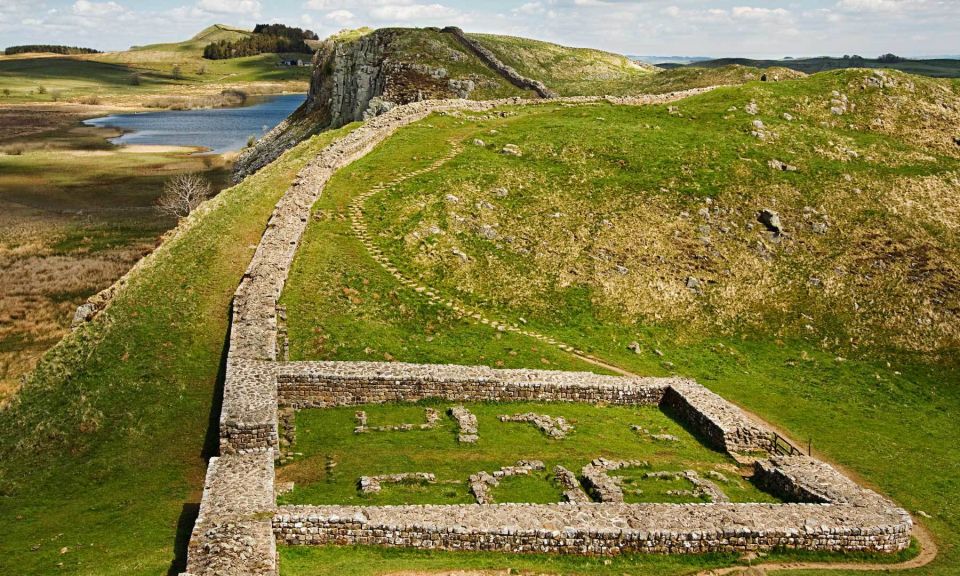 Edinburgh: Rosslyn Chapel and Hadrian's Wall Tour in Spanish - Who should book this Rosslyn Chapel and Hadrian’s Wall tour in Spanish