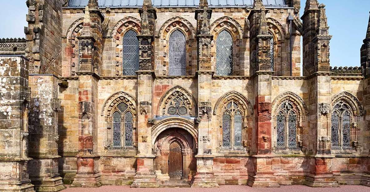 Edinburgh: Rosslyn Chapel and Hadrian's Wall Tour in Spanish - Rosslyn Chapel from Edinburgh: a smooth start at 190 High Street
