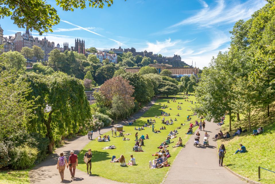 Edinburgh: Royal Attractions with Hop-On Hop-Off Bus Tours - Palace of Holyroodhouse: A Working Royal Palace (Plus Closure Realities)
