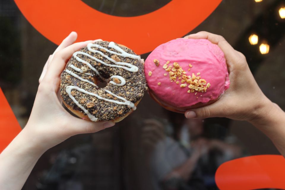 Edinburgh: Royal Mile Donut Tour with Donut Tastings - Stop One: The Original, Hand-Made Donut Start