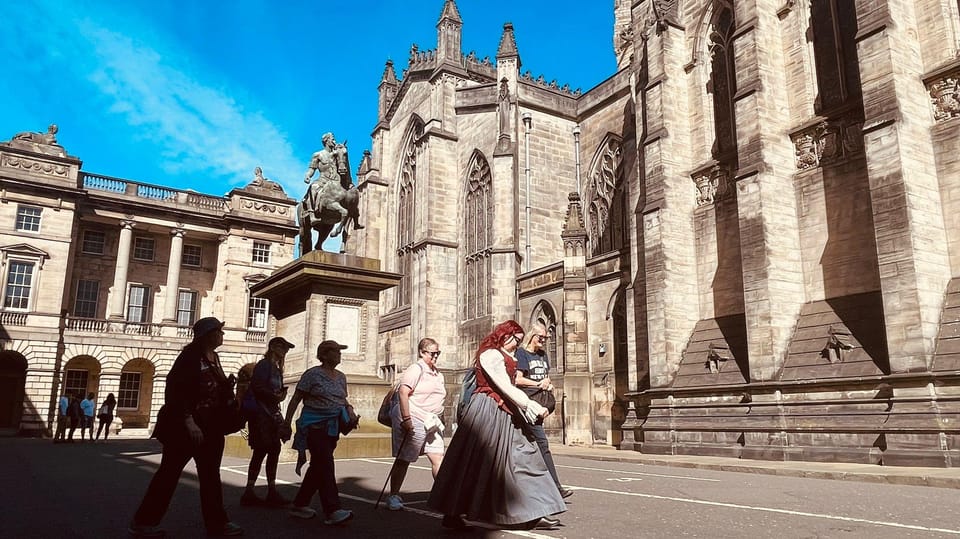Edinburgh: Royal Mile Old Town Walking Tour - Greyfriars Kirkyard and Greyfriars Bobby: The Moment That Feels Personal