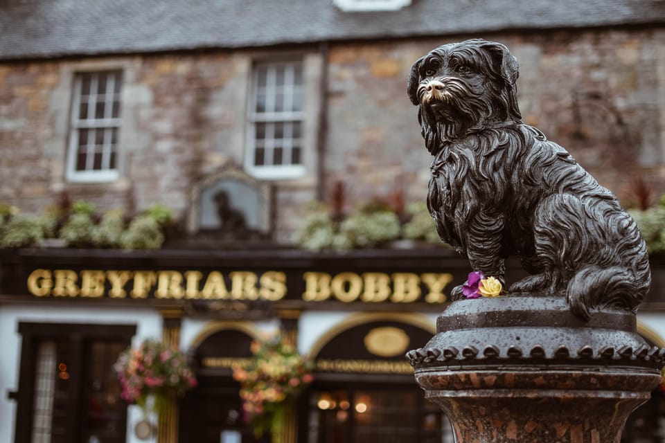 Edinburgh: Royal Mile Walking Tour & Exploration Game - Price and value: what $37 buys you (up to 5 people)