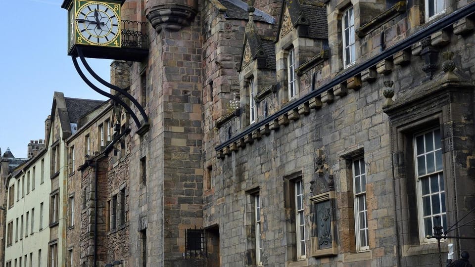 Edinburgh: Royal Mile Walking Tour & Exploration Game - Who this is best for (and who should skip it)