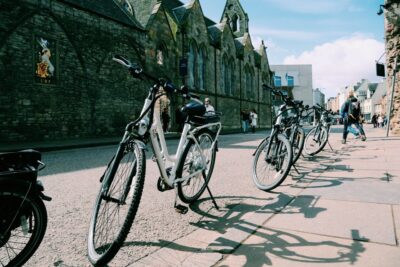 Edinburgh: Scenic Bike Tour - Royal Mile to Parliament and Dynamic Earth: Modern Edinburgh in Your Rearview