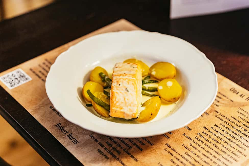 Edinburgh: Scottish Dinner and Folk Music Experience - Who Should Book This Edinburgh Evening (and Who Might Skip It)
