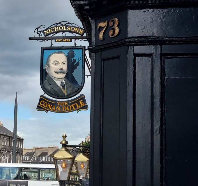 Edinburgh: Sherlock Holmes Private Walking Tour - Notorious murderers: the dark faces behind the stories