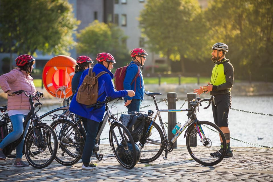 Edinburgh: Sightseeing Bike Tour - Princes Street to the sea: why this route works