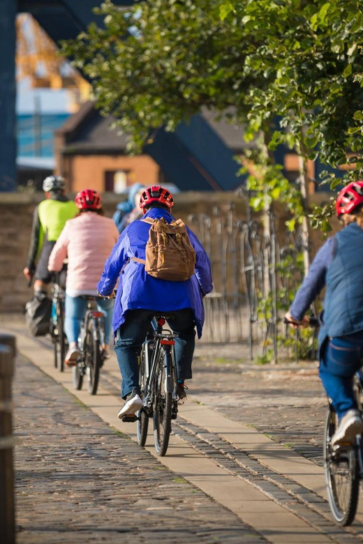 Edinburgh: Sightseeing Bike Tour - Helmet on, pace managed: bikes, safety, and what to expect