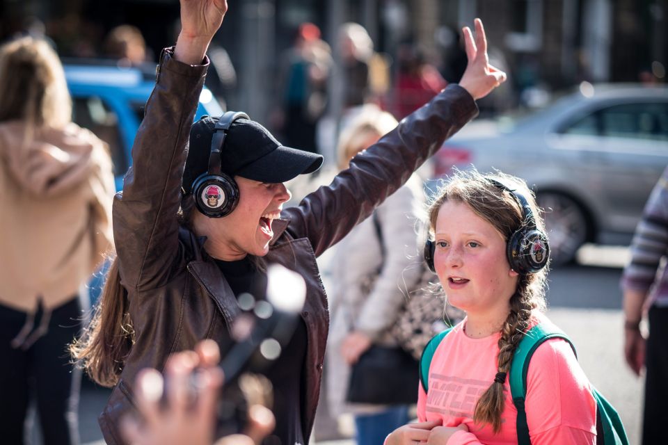 Edinburgh: Silent Disco Adventure Tour - Comfort, Clothes, and Crowd Etiquette: What to Bring and What Not to Do