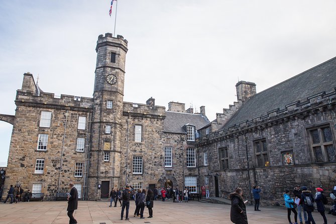 Edinburgh Skip-the-Ticket-Line Castle Walking Tour - Why skip-the-line matters at Edinburgh Castle