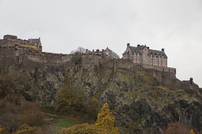 Edinburgh Skip-the-Ticket-Line Castle Walking Tour - Crown Square and the Crown Jewels route