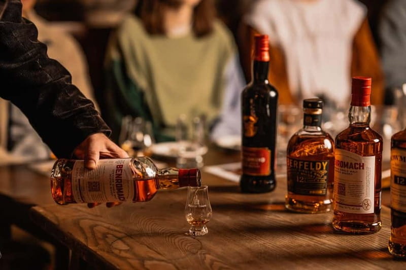 Edinburgh: Small-Group History of Whisky Tour with Tasting - Wynds, Closes, and the Water of Life’s Underbelly