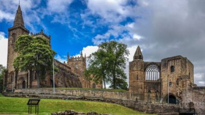Edinburgh: St Andrews, Dunfermline Abbey and Fife Coast Tour - Queensferry Crossing and the 3 Bridges Viewpoint Stop