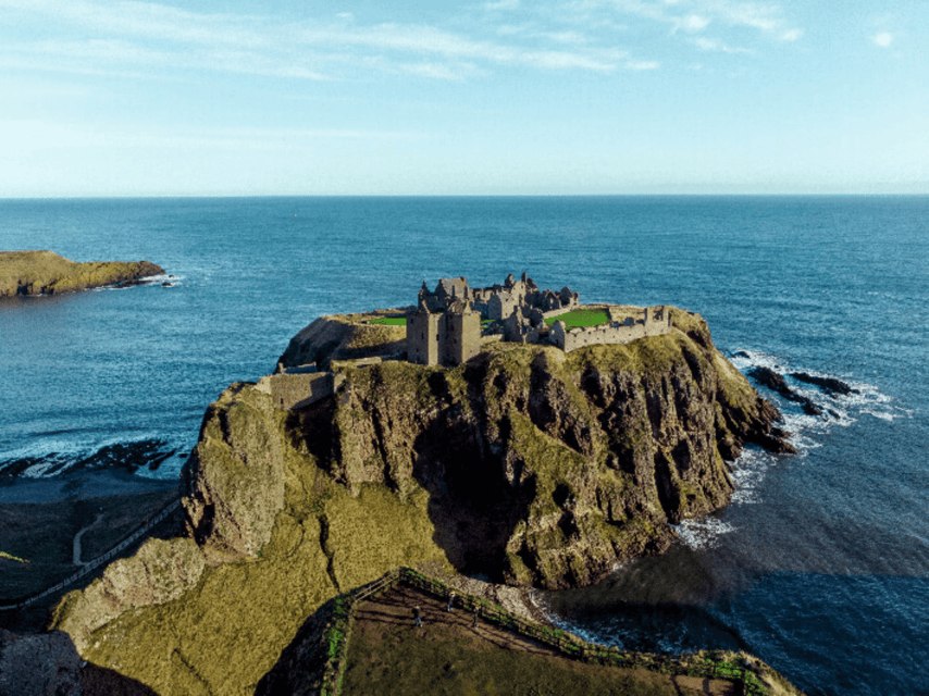 Edinburgh: St Andrews, Dunnottar Castle & Falkland Tour - Falkland: a pretty break that also pays off for Outlander fans