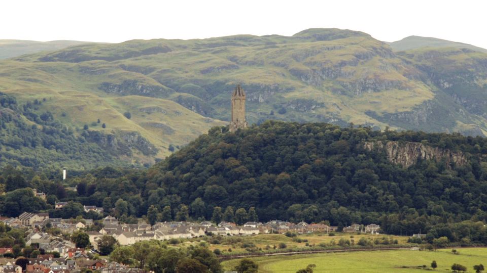 Edinburgh: Stirling, Whisky and St Andrews Tour in Spanish - Who should book this Spanish-language tour (and who might skip it)