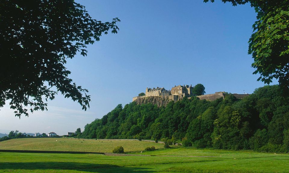 Edinburgh: Stirling, Whisky & St Andrews Tour in Italian - From Edinburgh Old Town to Stirling: the easy start