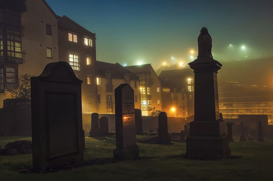 Edinburgh: The Dark Side Walking Tour - Meeting on the Royal Mile: the exact corner to find your guide