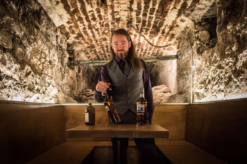 Edinburgh: The Lost Close Underground Scotch Whiskey Tasting - The 20-Minute Underground Stop: What You See Before You Pour