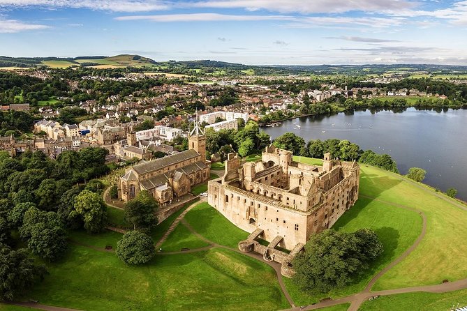 Edinburgh: The Outlander, Palaces & Jacobites Tour - Blackness Castle: Fort William vibes and the ship-that-never-sailed view