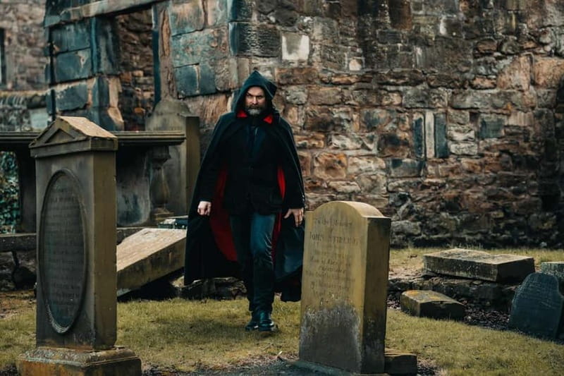 Edinburgh: Underground Vaults and Graveyard Evening Tour - Starting at Mercat Cross: How the Royal Mile sets the tone