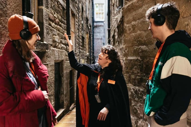 Edinburgh: Underground Vaults Evening Ghost Tour with Whisky - The Old Town Stories: Blood, Witchcraft, and Street Horror