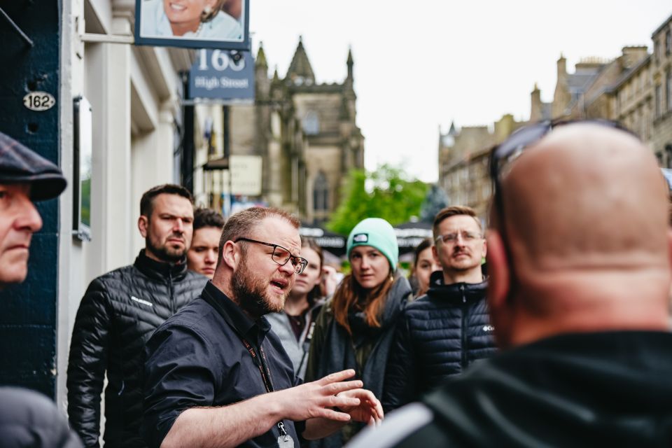 Edinburgh: Underground Vaults Tour - From street to underworld: finding the vault entrance at Lawnmarket