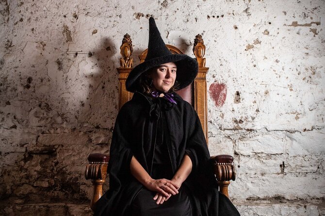 Edinburgh: Witches & Haunted History Walking Tour - Lady Stairs House courtyard: gruesome history in a tight space