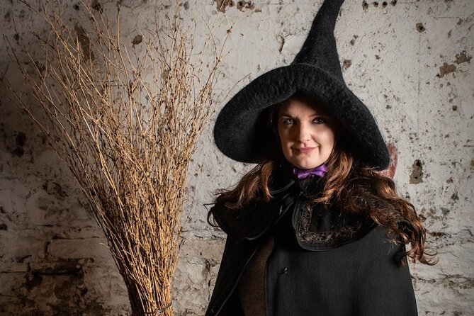 Edinburgh: Witches & Haunted History Walking Tour - The Witch Well and Upper Bow: small stops with big payoff