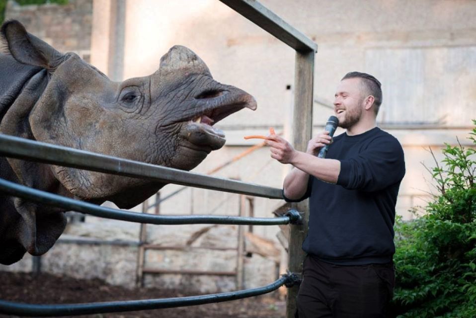 Edinburgh Zoo Entrance Ticket - Getting There Fast: Bus, Car, and the Admissions Area Check-In