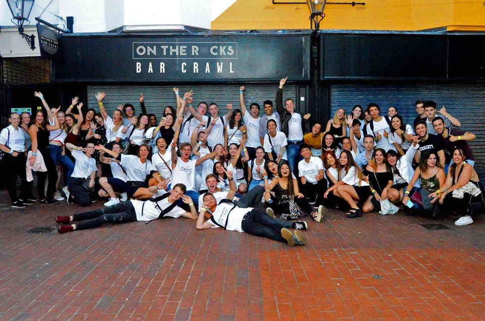 Edinburgh's Best Bar Crawl: Free Shots, Discounts, Photos - Starting at Pilgrim Bar: how to find your guide and avoid delays