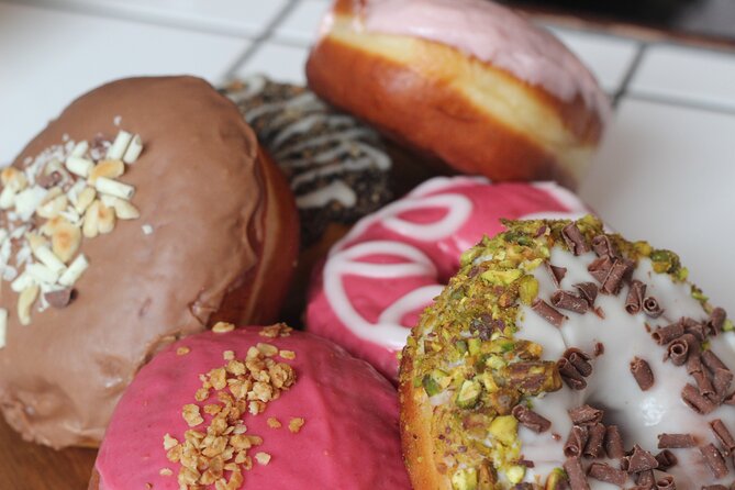 Edinburgh’s Donut & Pastry Experience with Underground Donut Tour - Grassmarket Square Start: Castle Photos and a Quick Story Set-Up