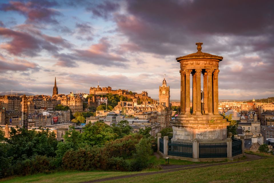 Edinburgh's Hidden Treasures Black Taxi Tour - A black taxi ride that gets you oriented fast