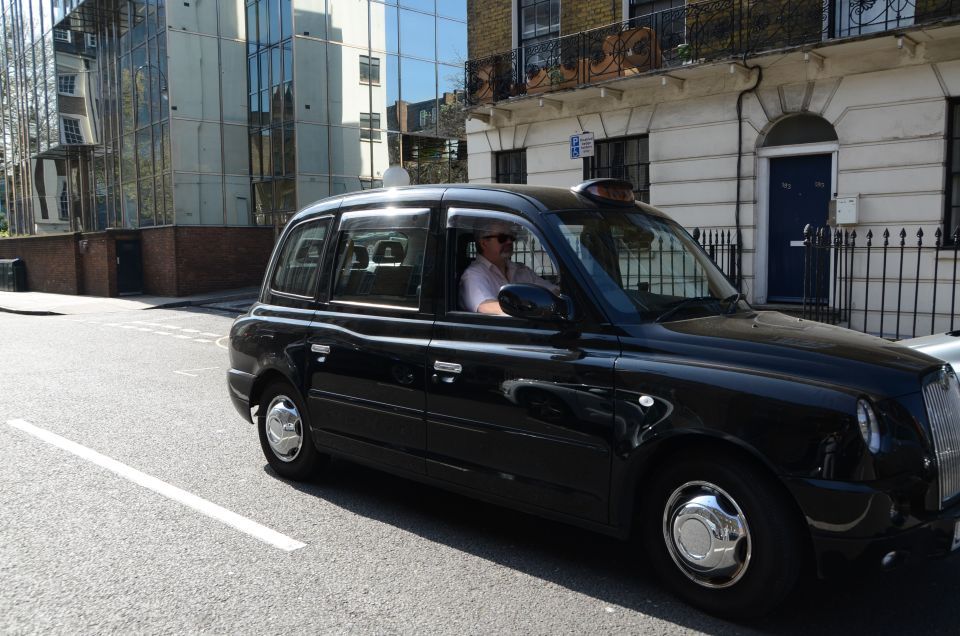 Edinburgh's Hidden Treasures Black Taxi Tour - Scotch whiskey history and the footstep-and-face approach