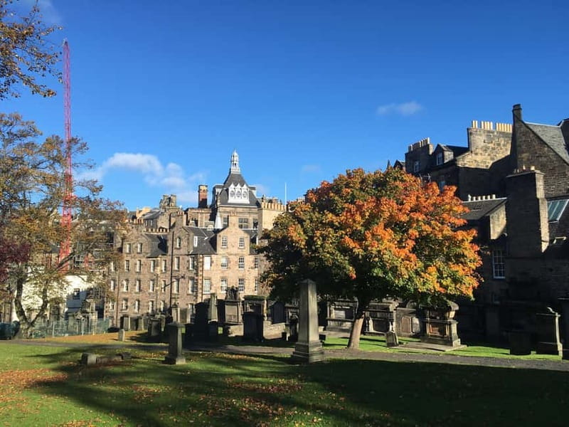 Edinburgh's must-see attractions: walking tour in French - Calton Hill first: your quick orientation to Edinburgh