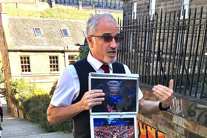 Essential Walking Tour of Edinburgh's Old Town - John Knox House Museum and the Museum of Edinburgh: pay vs. stay free