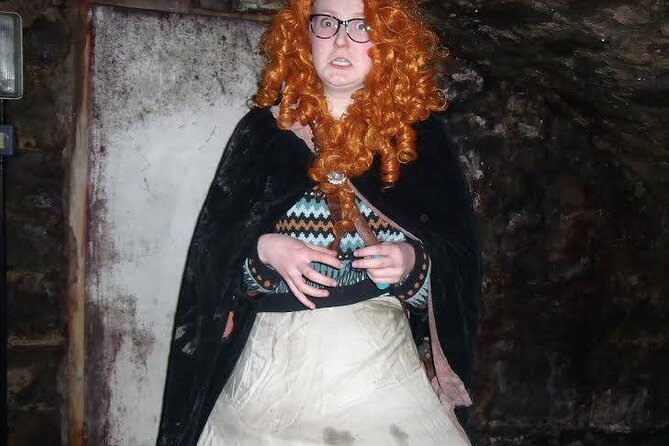 Extreme Paranormal Underground Ghost Tour in Edinburgh - 9:15 pm at 124 High St: the late-night setup