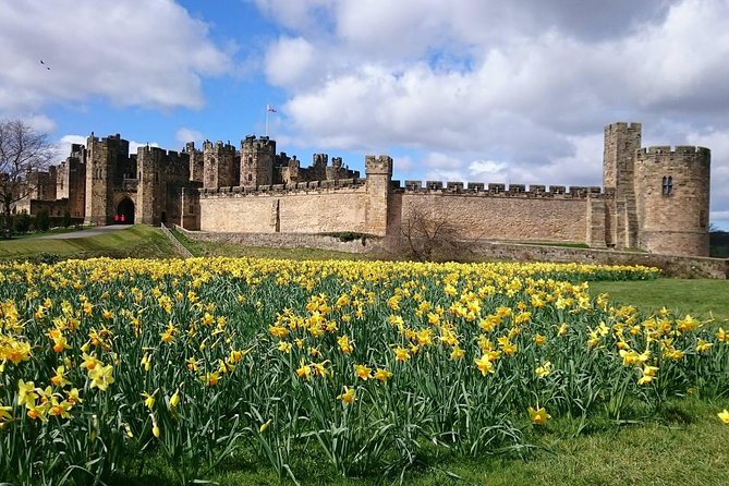 From Edinburgh: 1-day Outlander Tour - attractions included - Culross: cobbled streets and easy photo moments