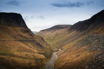 From Edinburgh: 5 Day Best of Northern England Tour - York time, Whitby lunch, and Robin Hood’s Bay steep reality