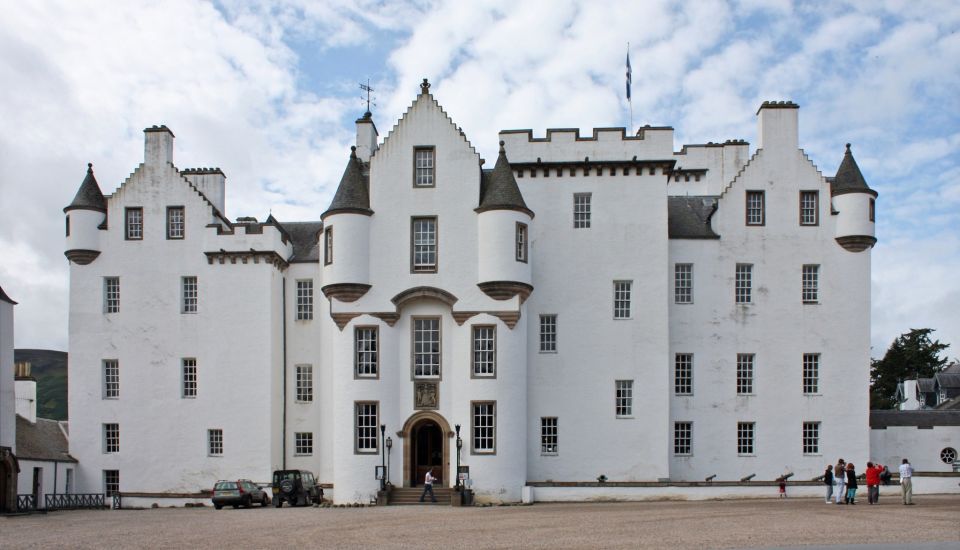 From Edinburgh: Best of Scotland Small-Group Day Tour - Lunch by the Castle: A Break That Keeps the Day Comfortable