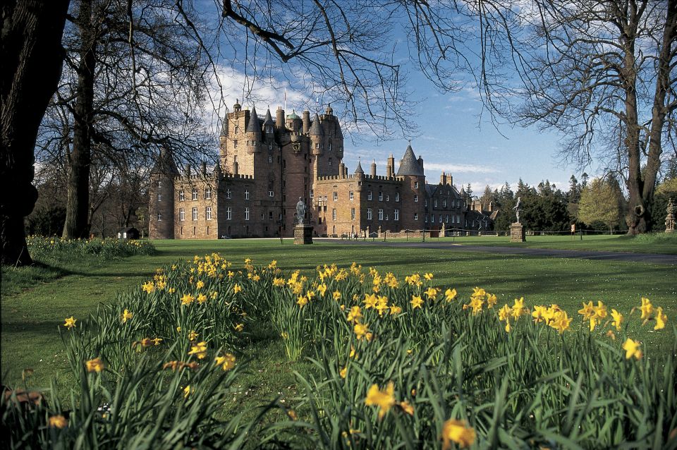 From Edinburgh: Glamis and Dunnottar Castles Tour in Italian - Stonehaven: a real seaside reset (and a good lunch option)