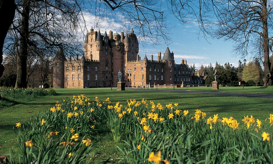 From Edinburgh: Glamis and Dunnottar Castles Tour in Spanish - Price and logistics: is $71 worth a 10-hour day?