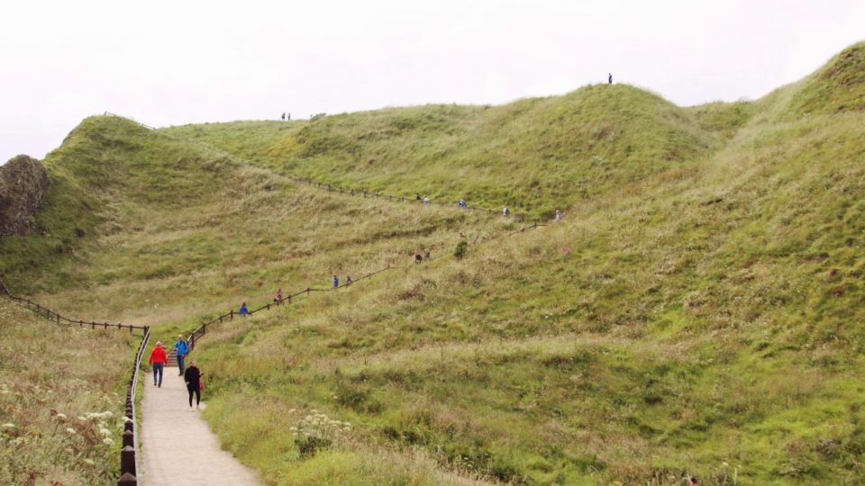 From Edinburgh: Glamis and Dunnottar Castles Tour in Spanish - Stonehaven stop: lunch break plus the “coastal drive” feeling