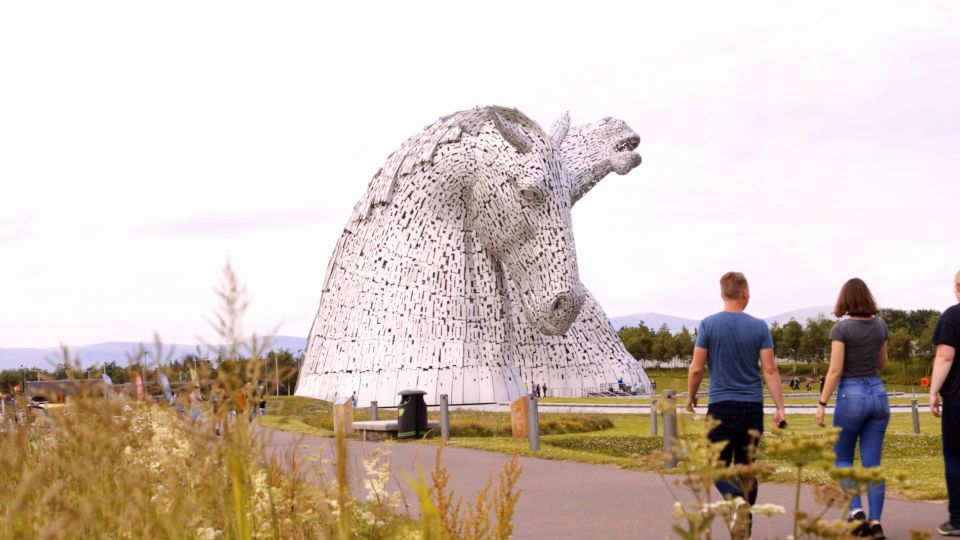 From Edinburgh: Glasgow & Scottish lakes Spanish Tour - Loch Lomond: Time for Lunch, Walks, and the Bonnie Banks Moment