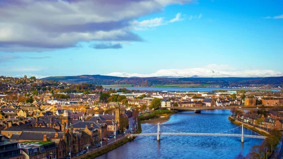 From Edinburgh: Loch Ness and Highlands Tour in Spanish - Glen Coe: where quick minutes turn into big memories