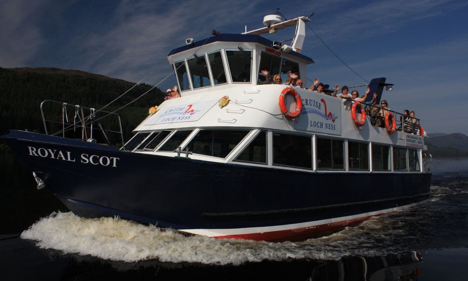 From Edinburgh: Loch Ness and Highlands Tour in Spanish - Pitlochry: finishing with a drink and a real break