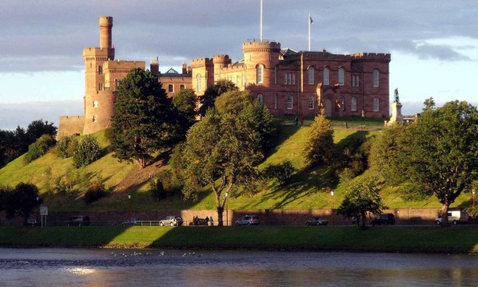 From Edinburgh: Loch Ness & Inverness Tour in Spanish - Key highlights worth getting excited about