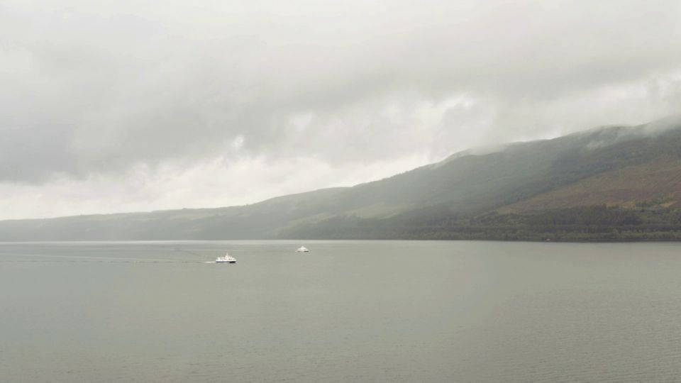 From Edinburgh: Loch Ness & Inverness Tour in Spanish - Bankfoot break: hot drink, stretch, and a chance to see Hairy Coos