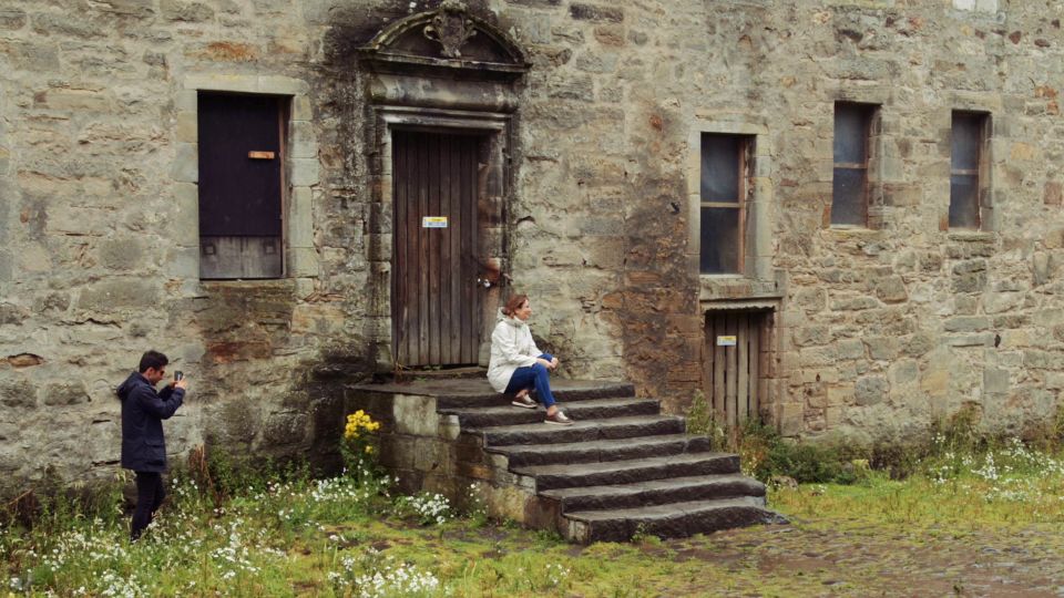 From Edinburgh: Outlander Full-Day Tour in Spanish - Callendar House: When Scottish Rulers and Rebels Share the Same Page