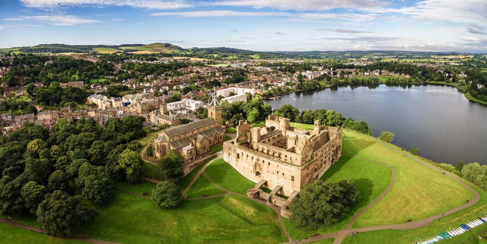 From Edinburgh: Outlander, Palaces, and Jacobites Day Trip - Passing Stirling Castle: why you’ll keep noticing volcanic rock