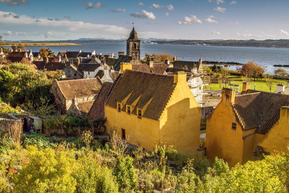 From Edinburgh: Outlander, Palaces, and Jacobites Day Trip - Meeting point and your travel rhythm from Edinburgh